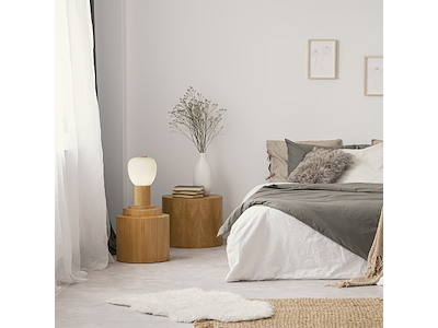 Searchlight Bordlampe Ella Træ & Opal Ribbet