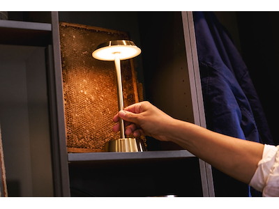 Nour LED Bordlampe Messing 2700K  Pakke med 6 stk. inkl. Ladestationer