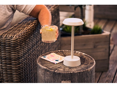 Nour LED Bordlampe Sand 2700K | Pakke med 6 stk. inkl. Ladestationer